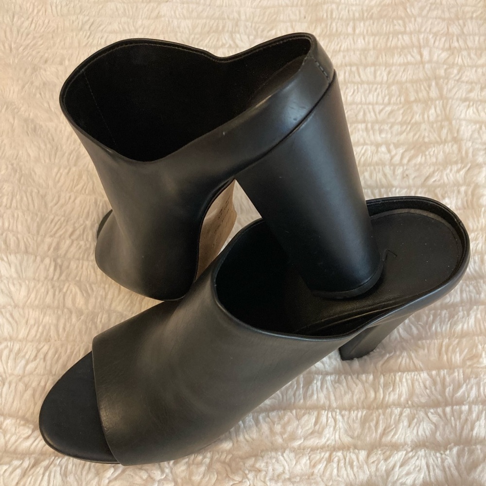 NWT Vince Black Leather Mules.